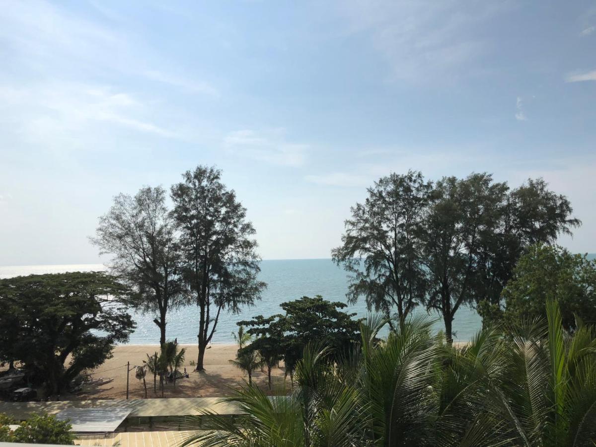By The Sea@ Cozy Beachfront Home Batu Ferringhi Eksteriør bilde