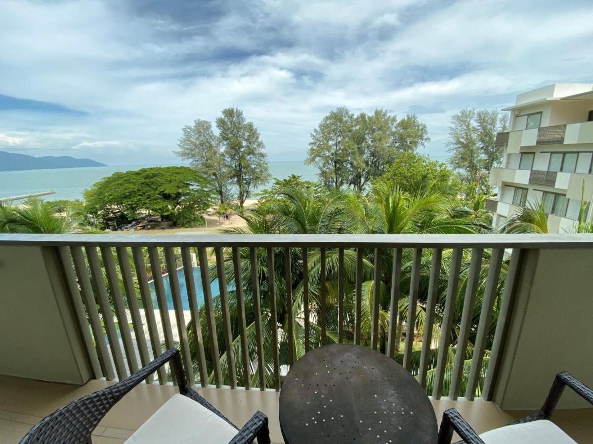 By The Sea@ Cozy Beachfront Home Batu Ferringhi Eksteriør bilde