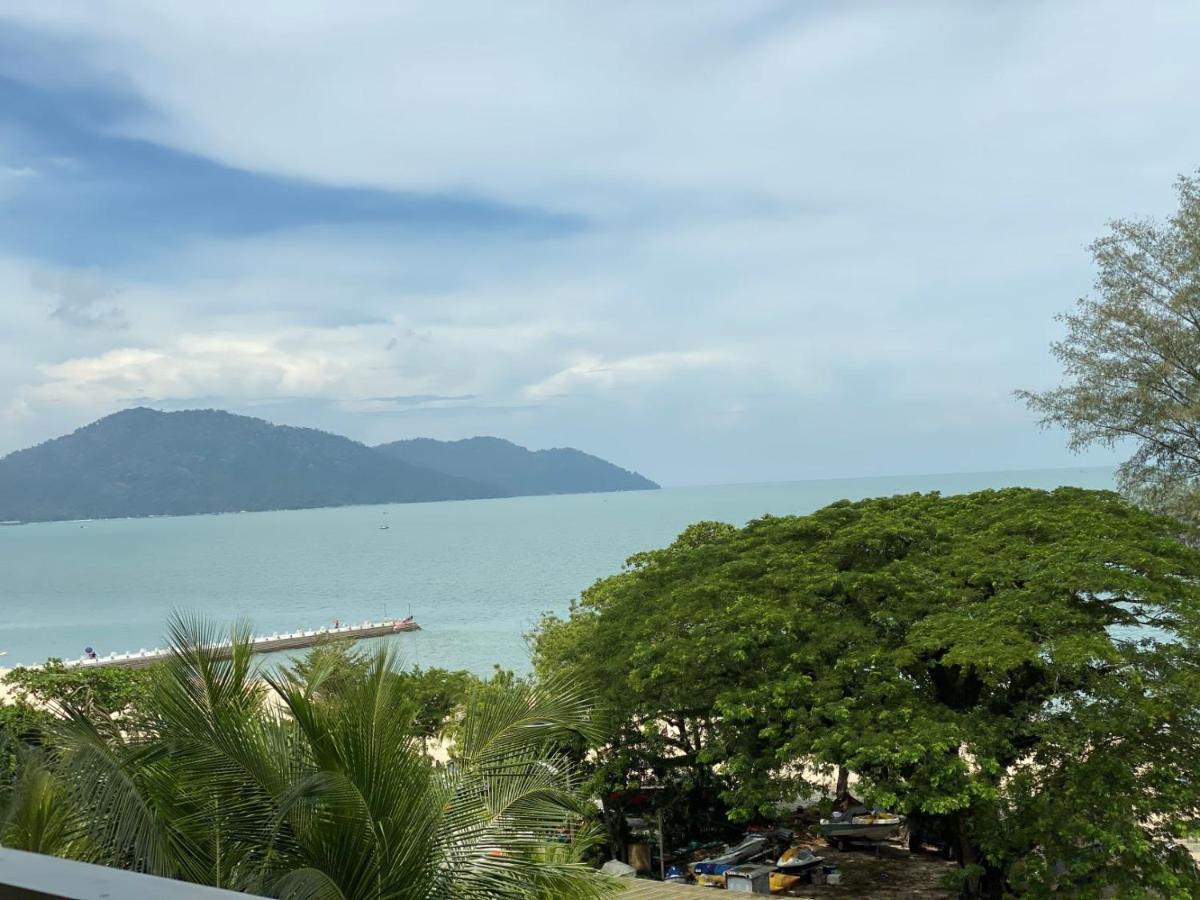 By The Sea@ Cozy Beachfront Home Batu Ferringhi Eksteriør bilde