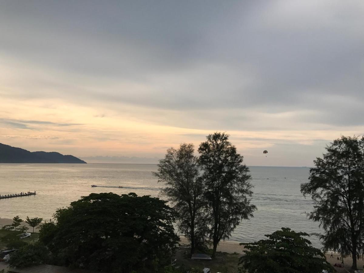 By The Sea@ Cozy Beachfront Home Batu Ferringhi Eksteriør bilde